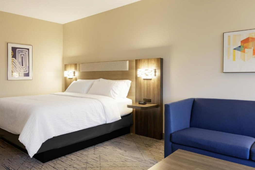 Holiday Inn Express and Suites Linden by IHG thumb 4