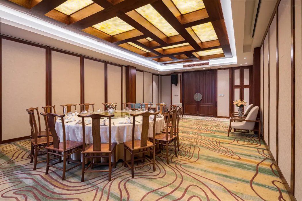Huzhou Redwood Room Hotel (Taihu Moon Plaza) 23/35