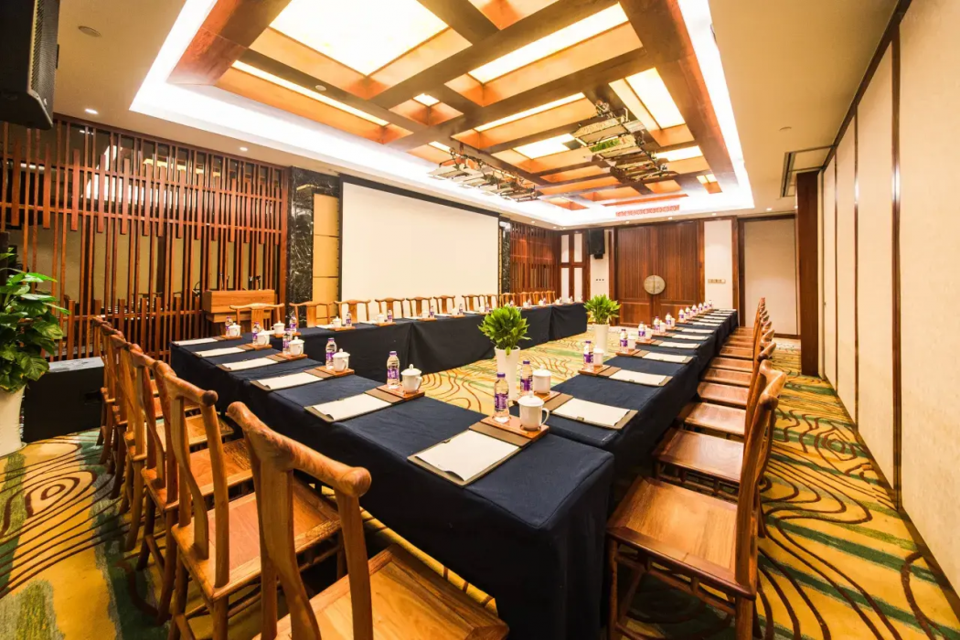 Huzhou Redwood Room Hotel (Taihu Moon Plaza) 22/35