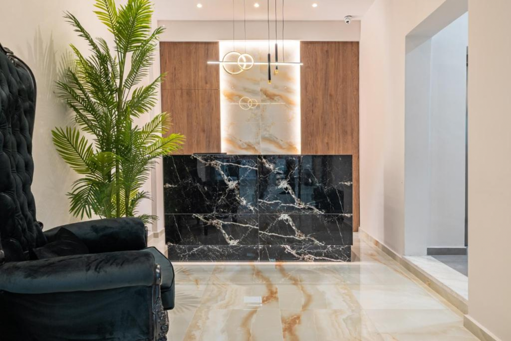 Philia Center Suites 8/73