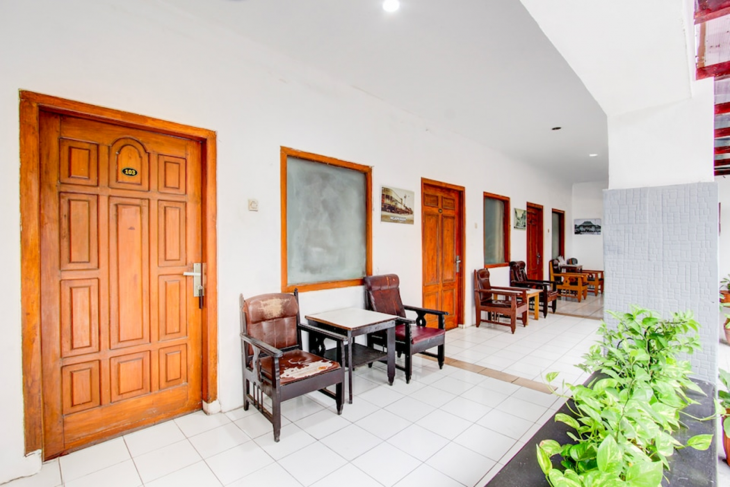 Collection O Jalan Slamet Riyadi Near Kampung Batik Kauman Formerly Hotel Grand Kota 11/12