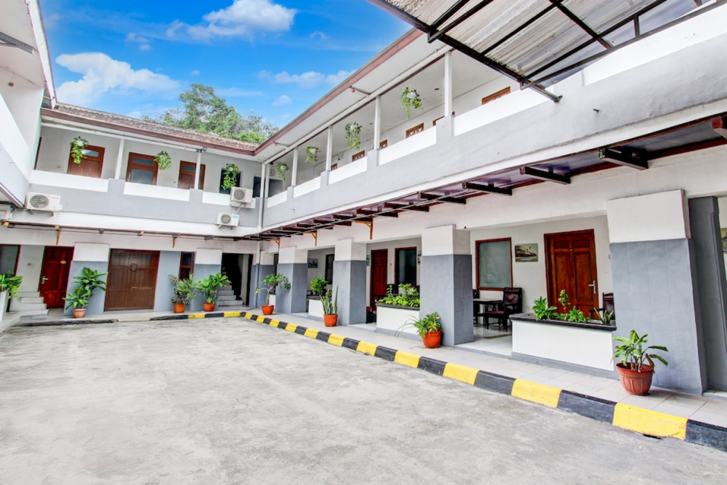 Collection O Jalan Slamet Riyadi Near Kampung Batik Kauman Formerly Hotel Grand Kota 12/12