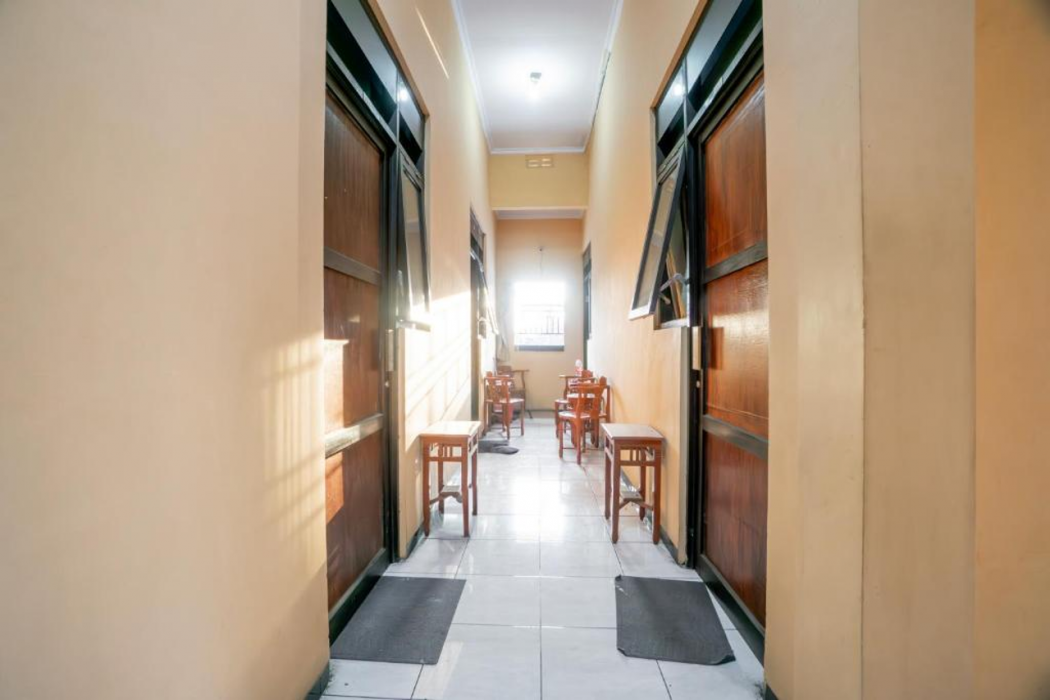 Hotel O Central Madiun Near Stasiun Kota Madiun 17/36