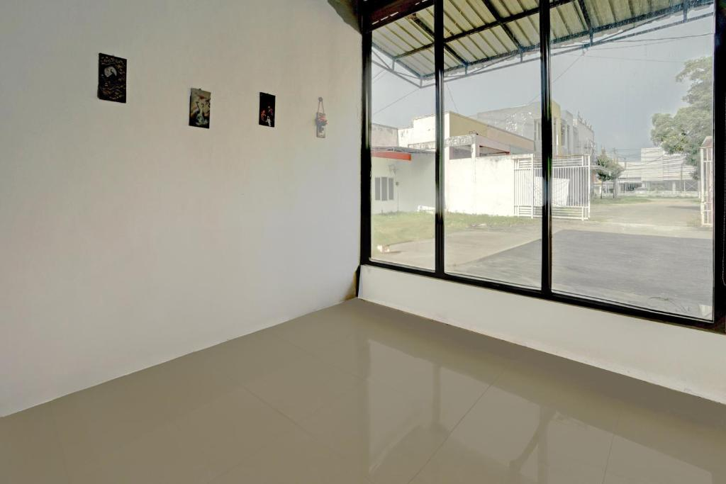 Hotel O Mojoanyar Near Terminal Bis Mojokerto 8/16