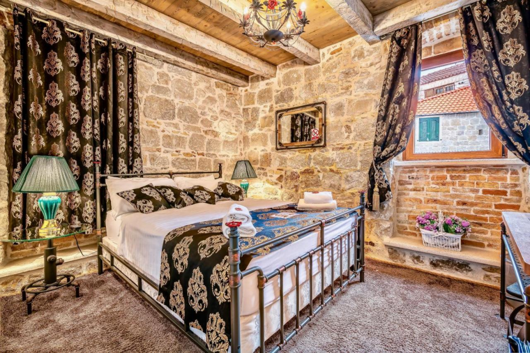 Historic Plaza Varos Split - Adults Only 12/57