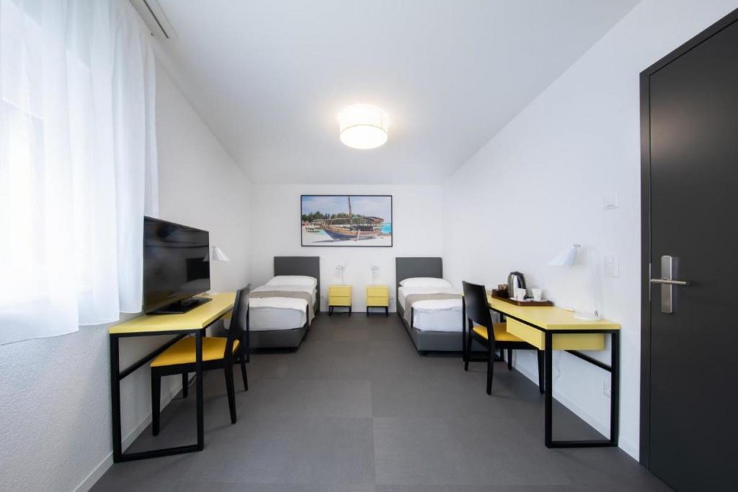 The Freddie Mercury Hotel 33/57