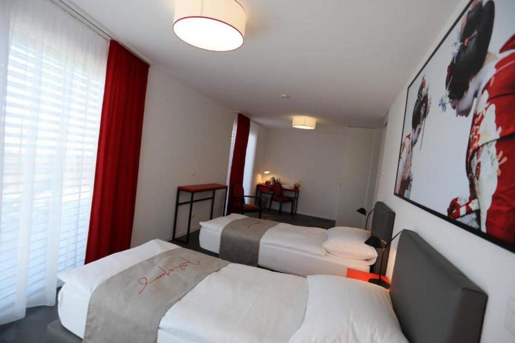 The Freddie Mercury Hotel 26/57