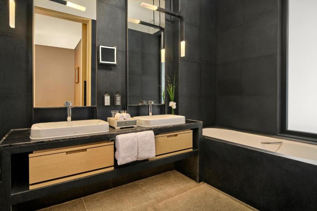 Secan Hotel Qingdao, Curio Collection by Hilton 10/37