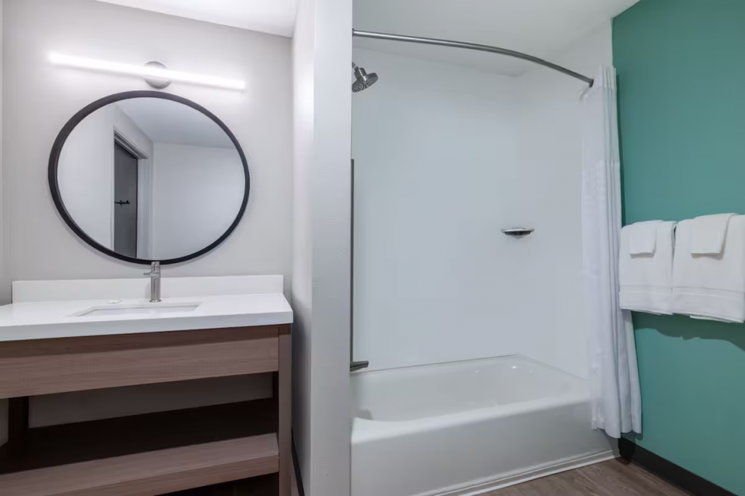 ECHO Suites Extended Stay by Wyndham Houston Pasadena Fwy Pl 24/59