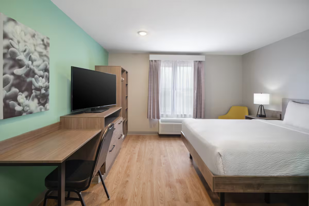 ECHO Suites Extended Stay by Wyndham Houston Pasadena Fwy Pl 17/59