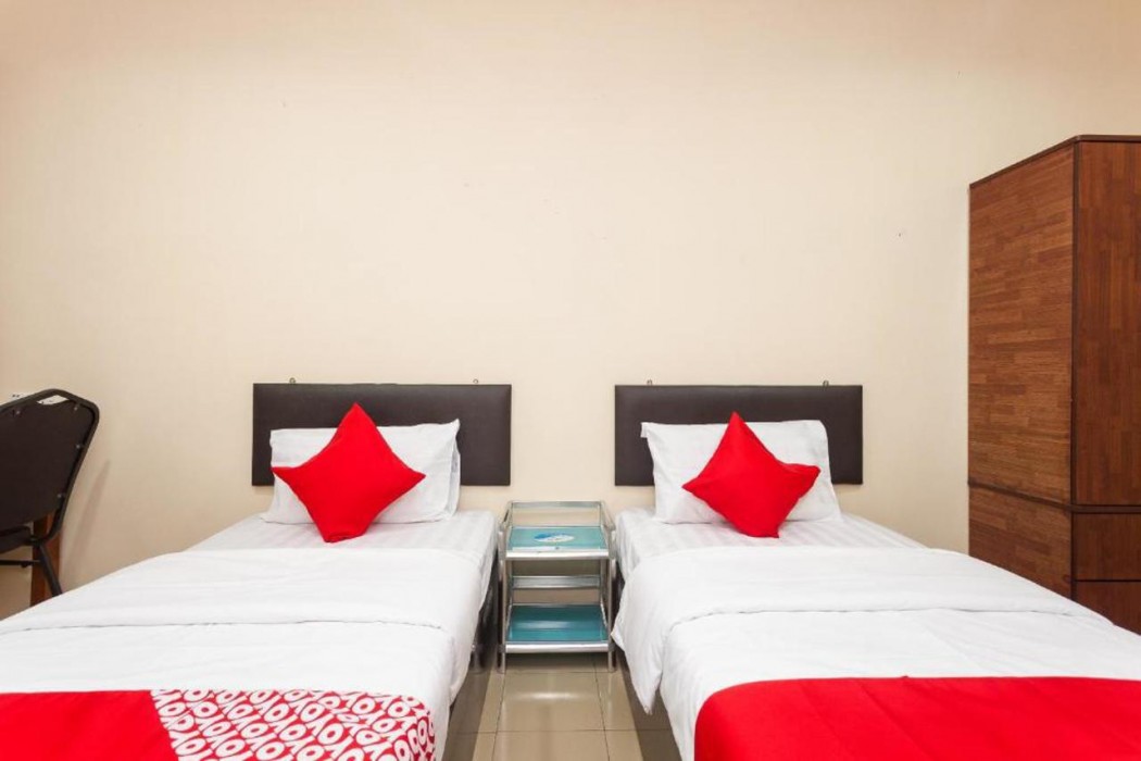 OYO 91165 Melintang Hotel 12/25