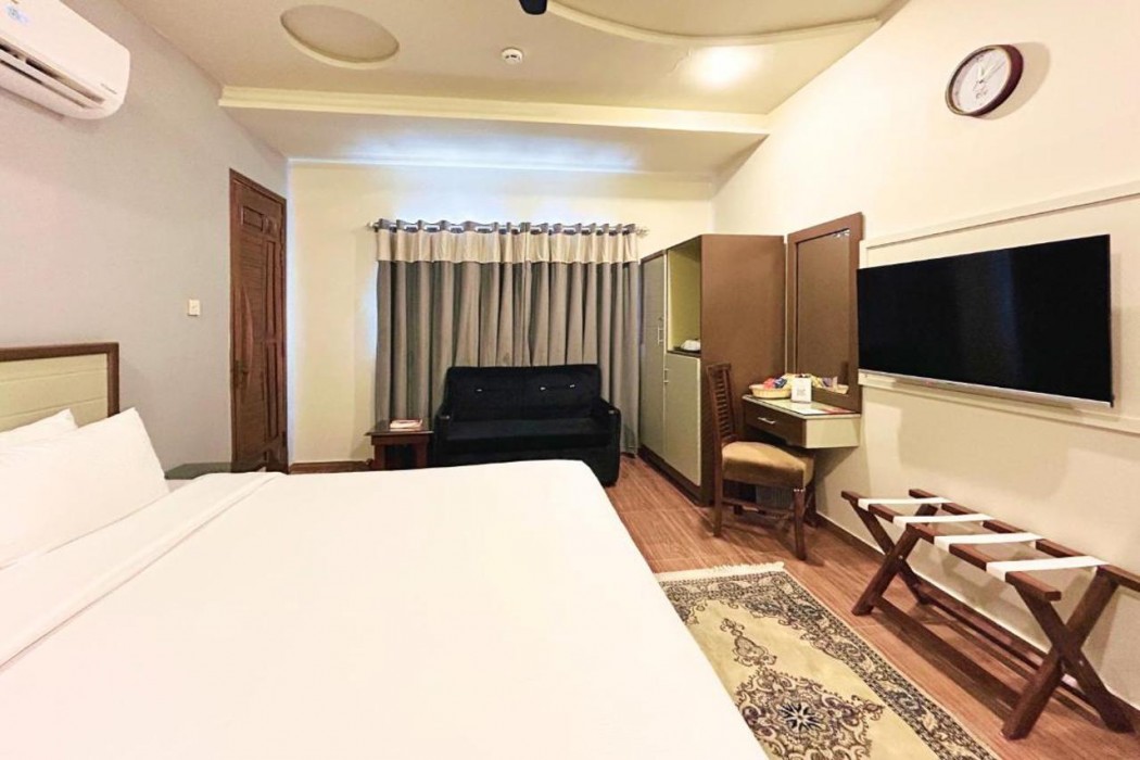 Hotel One University Sukkur 33/65