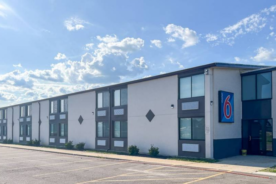 Studio6 Rockford, IL - RFD Airport image