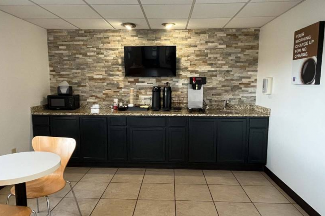 Studio6 Suites Urbana, IL 18/26
