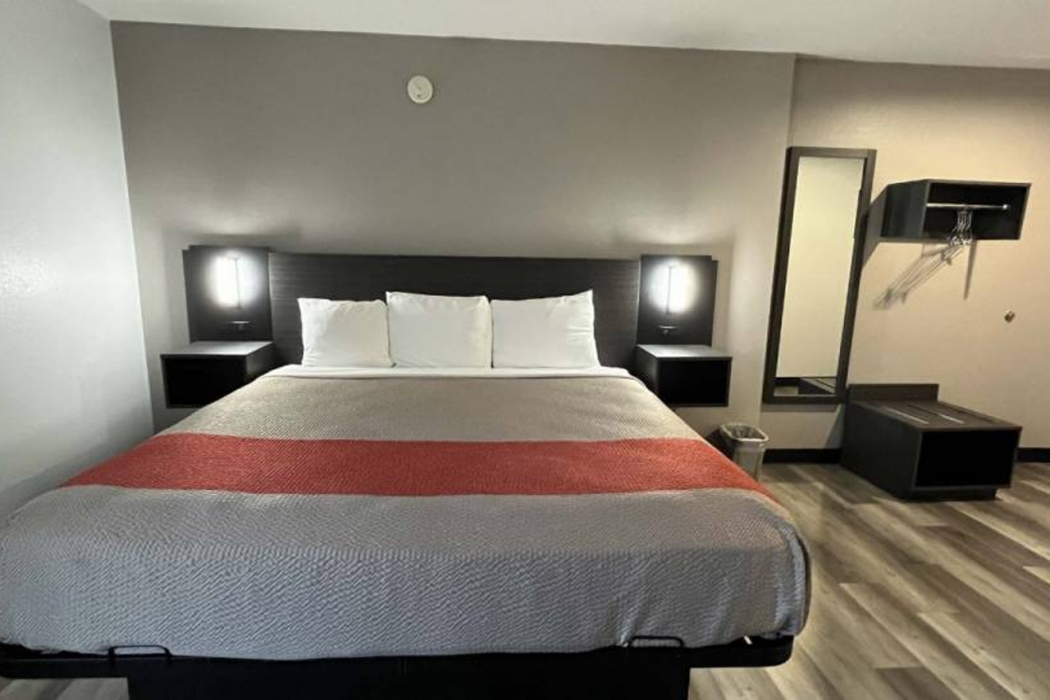 Studio6 Suites Urbana, IL image