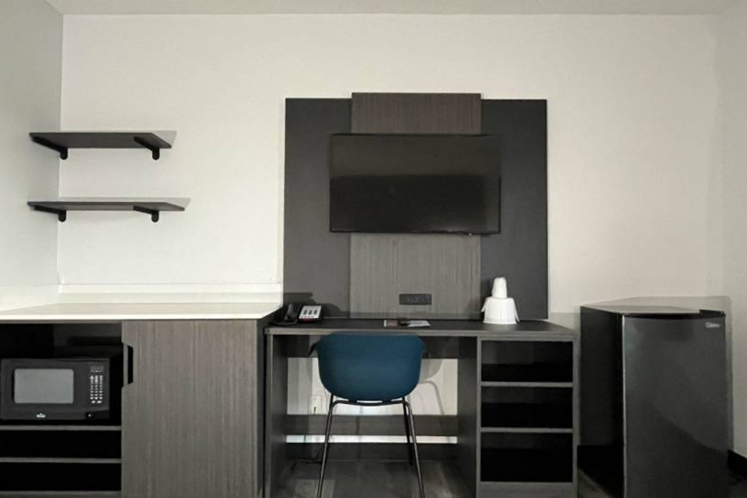 Room at Studio6 Suites Urbana, IL, URBANA - IL