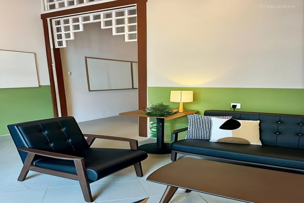 Swing & Pillows at 75 Chulia St 26/38