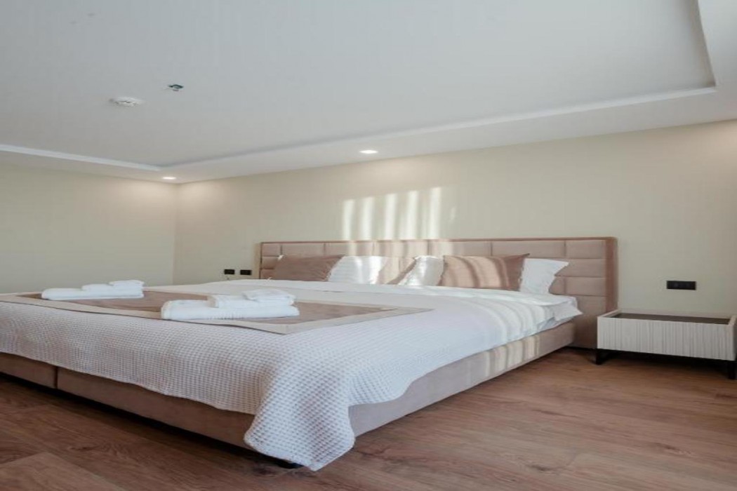 Royal East Resort 13/64