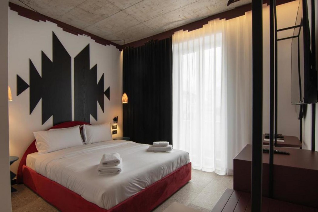 Bazaar Hotel 8/39