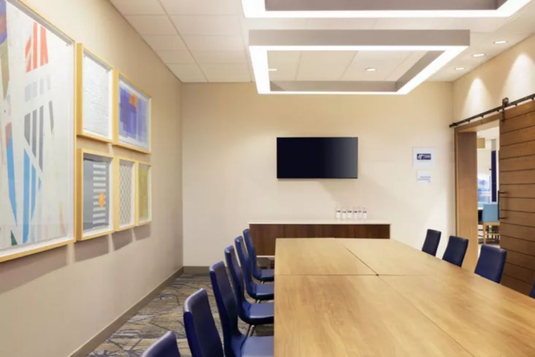 Holiday Inn Express & Suites DIAMOND 23/59