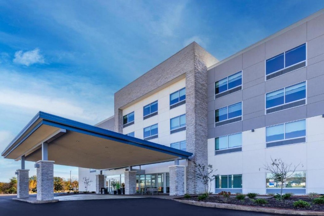 Holiday Inn Express & Suites SENATOBIA I-55 secondary