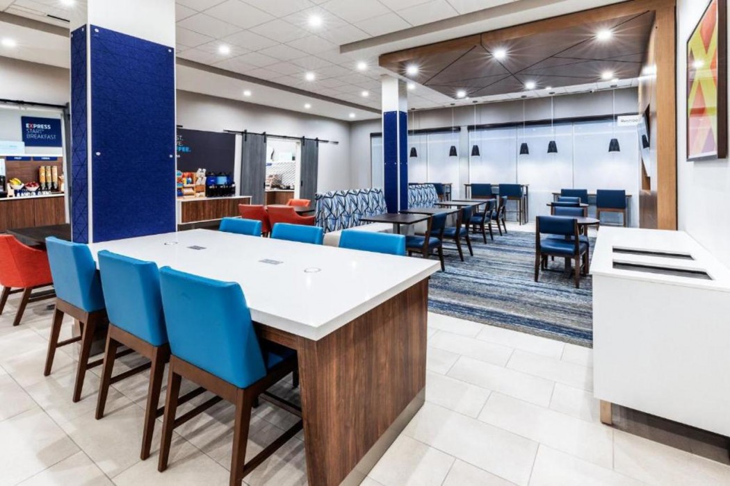 Holiday Inn Express & Suites SENATOBIA I-55 21/54