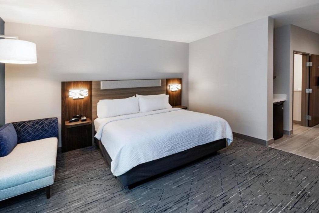 Holiday Inn Express & Suites SENATOBIA I-55 20/54