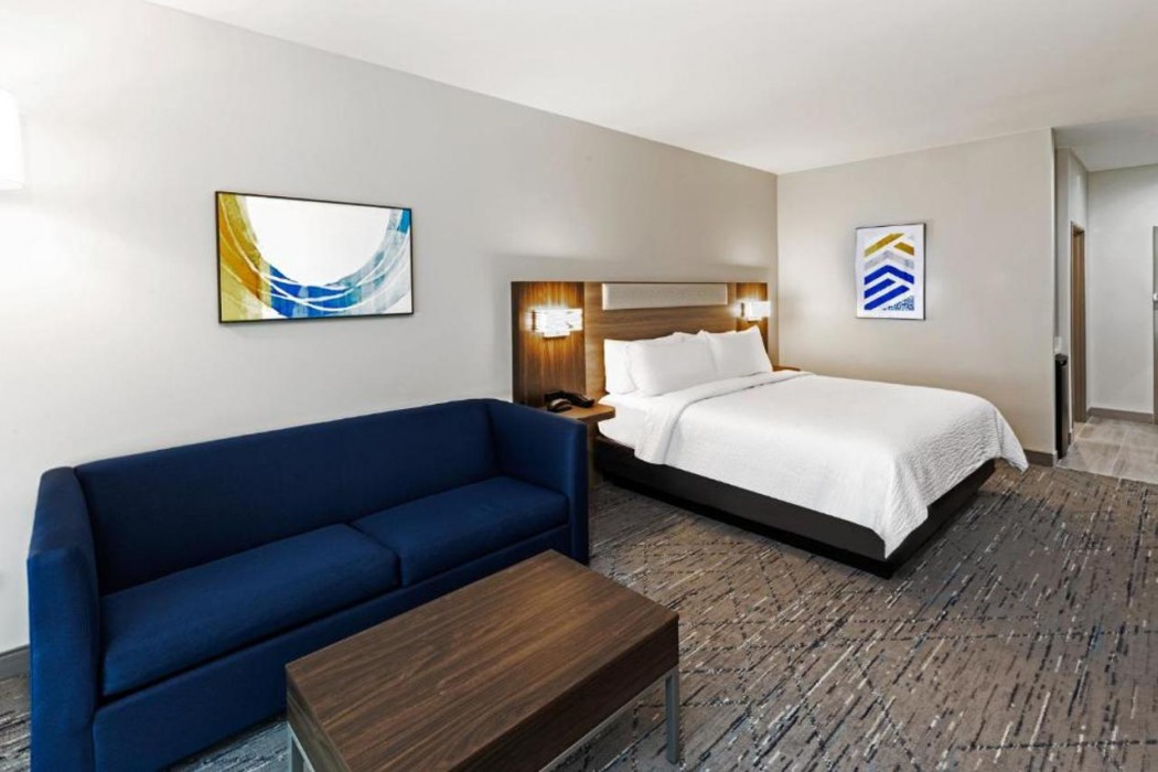 Holiday Inn Express & Suites SENATOBIA I-55 19/54