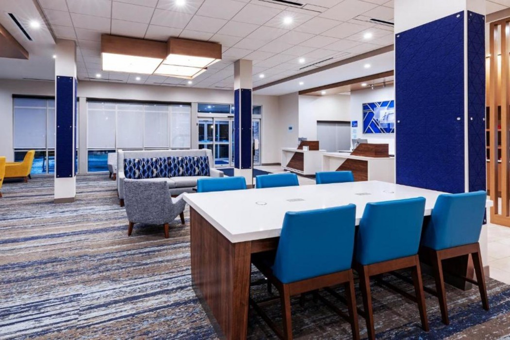 Holiday Inn Express & Suites SENATOBIA I-55 27/54