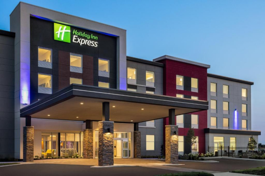Holiday Inn Express STRATHROY 1/64
