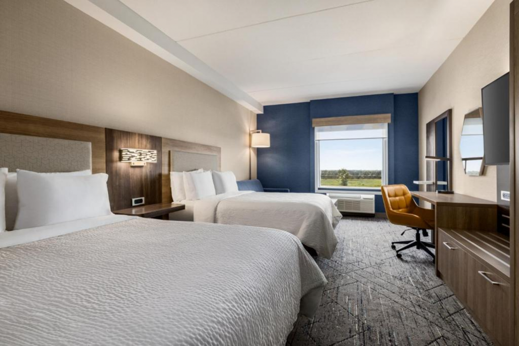 Holiday Inn Express STRATHROY 19/64