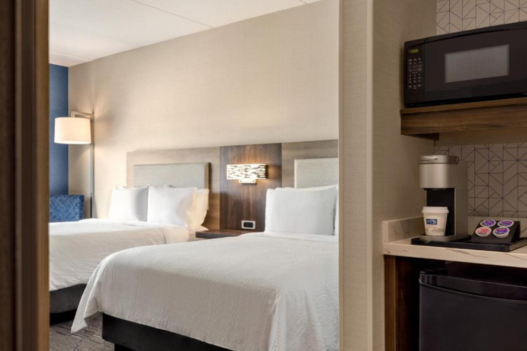 Holiday Inn Express STRATHROY 15/64