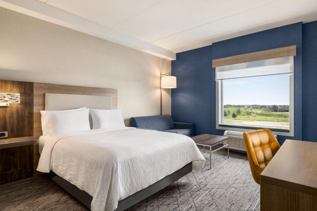Holiday Inn Express STRATHROY 21/64