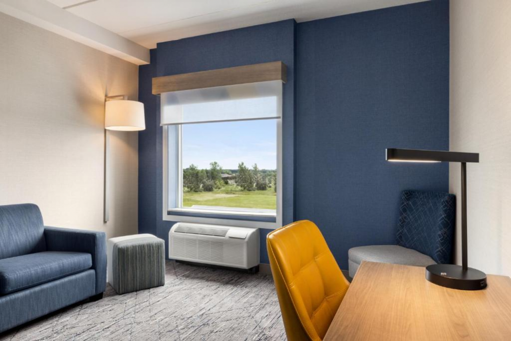Holiday Inn Express STRATHROY 18/64