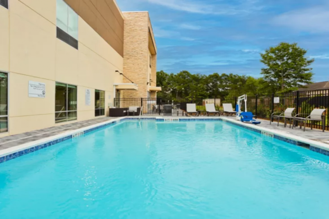 Holiday Inn Express COLUMBUS NORTHEAST 32/54