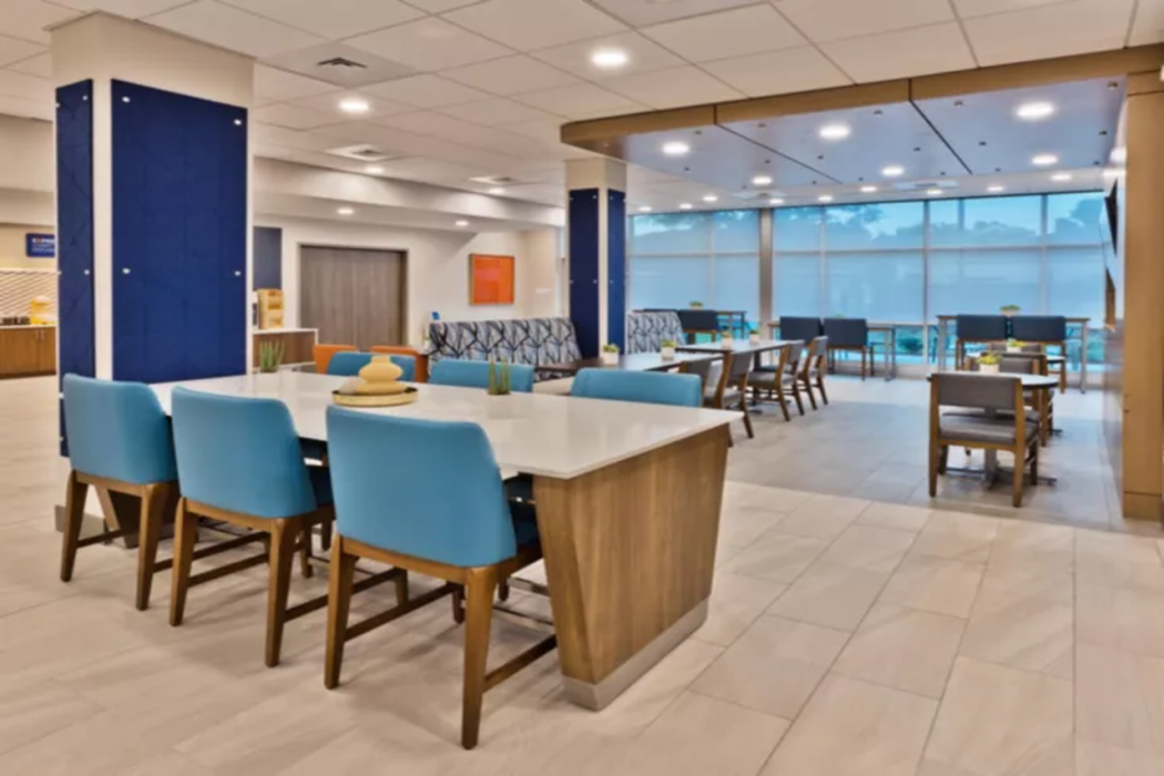 Holiday Inn Express COLUMBUS NORTHEAST 26/54