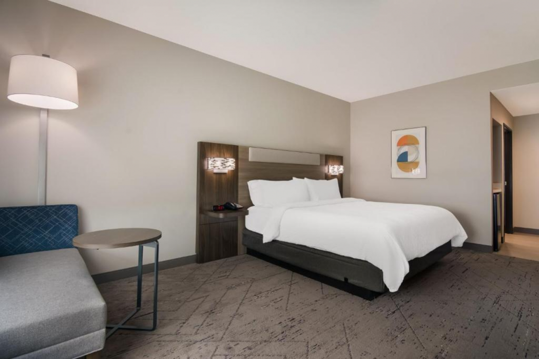 Holiday Inn Express & Suites Springdale - Fayetteville Area 19/58