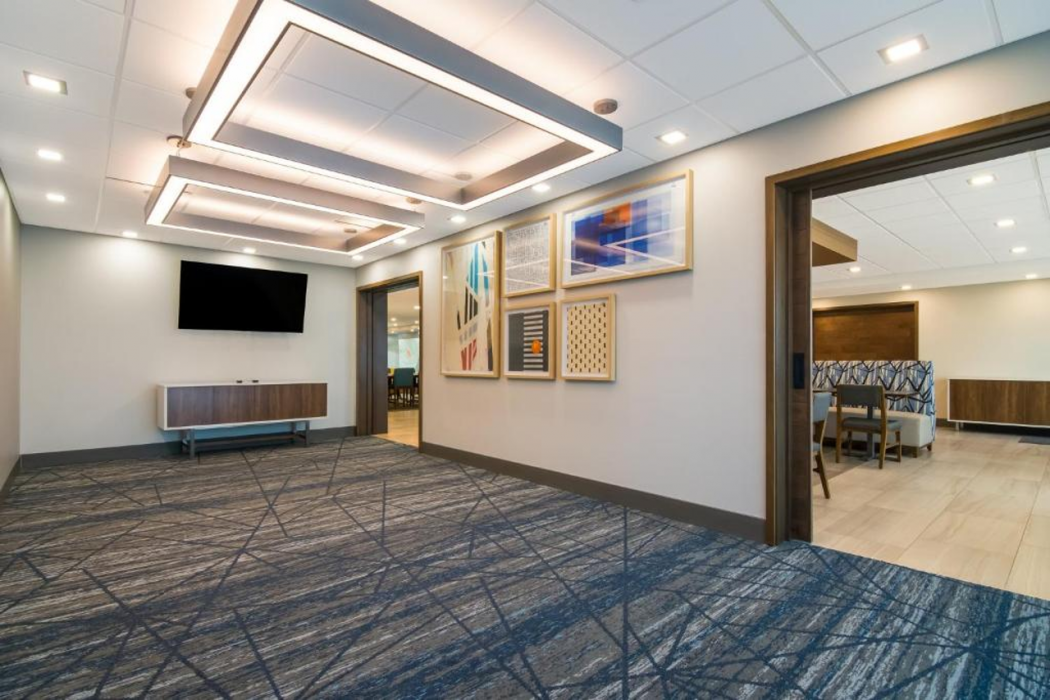 Holiday Inn Express & Suites Springdale - Fayetteville Area 5/58