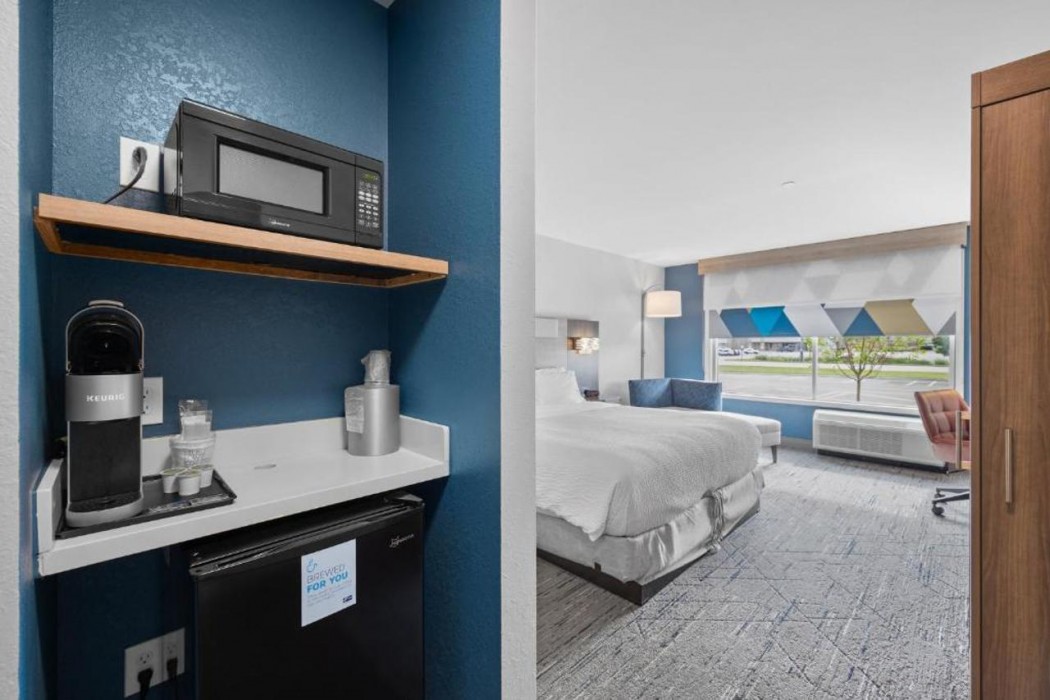 Holiday Inn Express & Suites MARINETTE 17/35