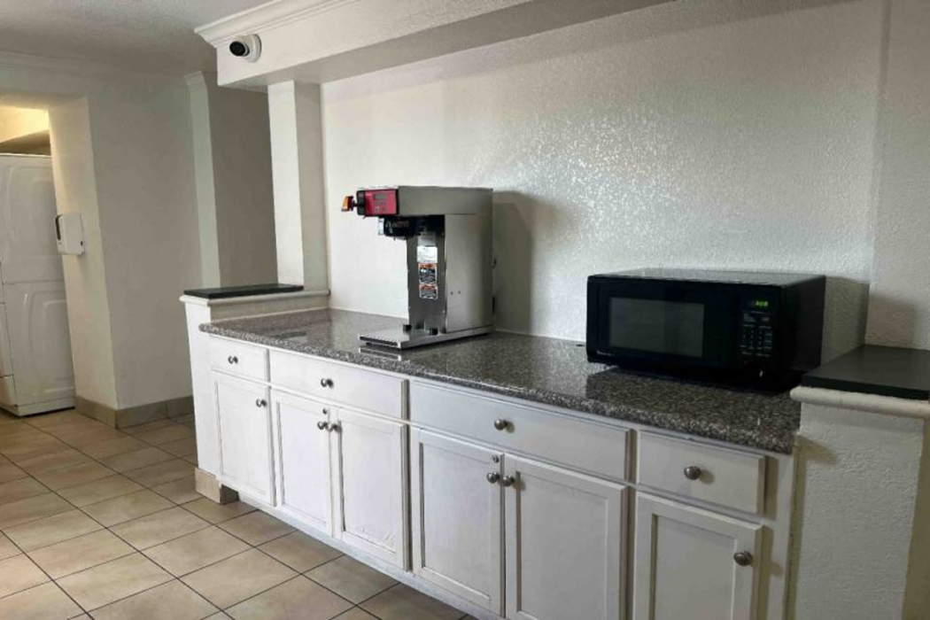 Studio6 Studio6 Suites Euless, TX – DFW West 27/48