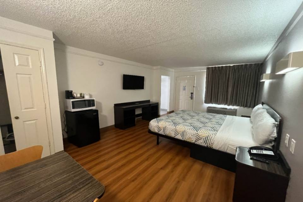 Studio6 Studio6 Suites Euless, TX – DFW West 8/48