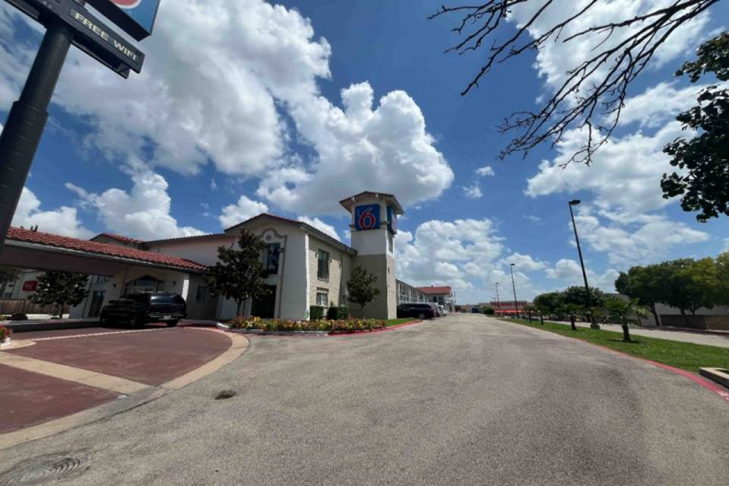 Studio6 Studio6 Suites Euless, TX – DFW West image