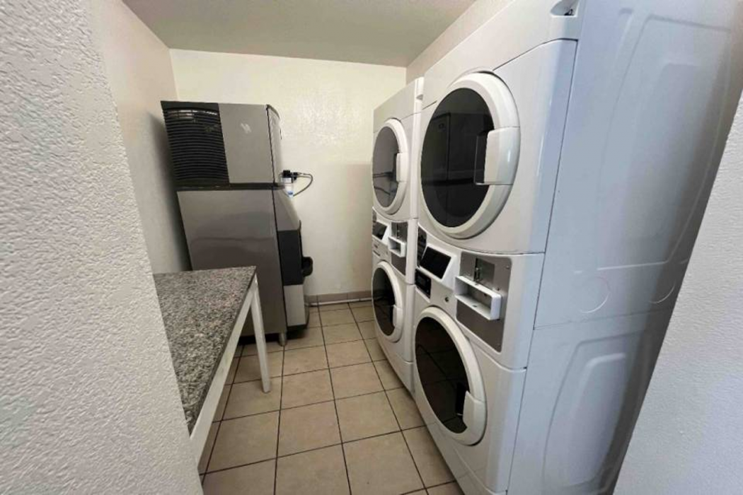 Studio6 Studio6 Suites Euless, TX – DFW West 28/48