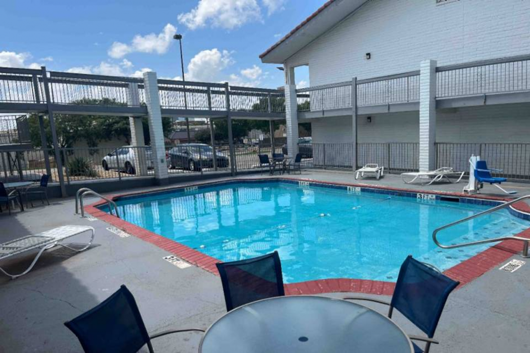 Studio6 Studio6 Suites Euless, TX – DFW West 31/48