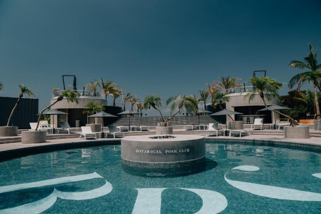 Botanical Pool Club 26/56