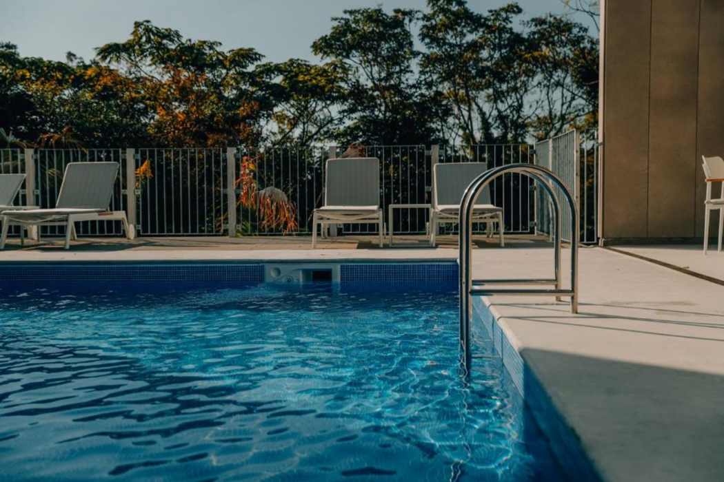 Botanical Pool Club 25/56