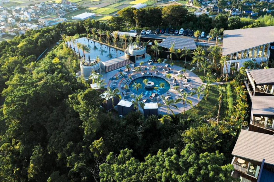 Botanical Pool Club 1/56