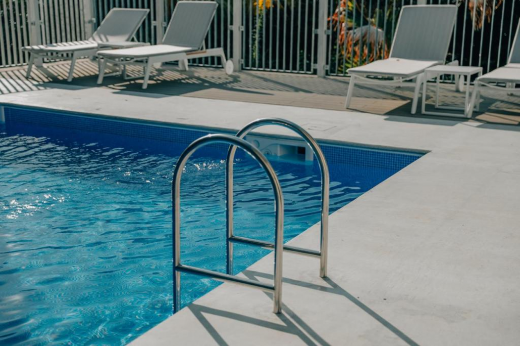 Botanical Pool Club 24/56