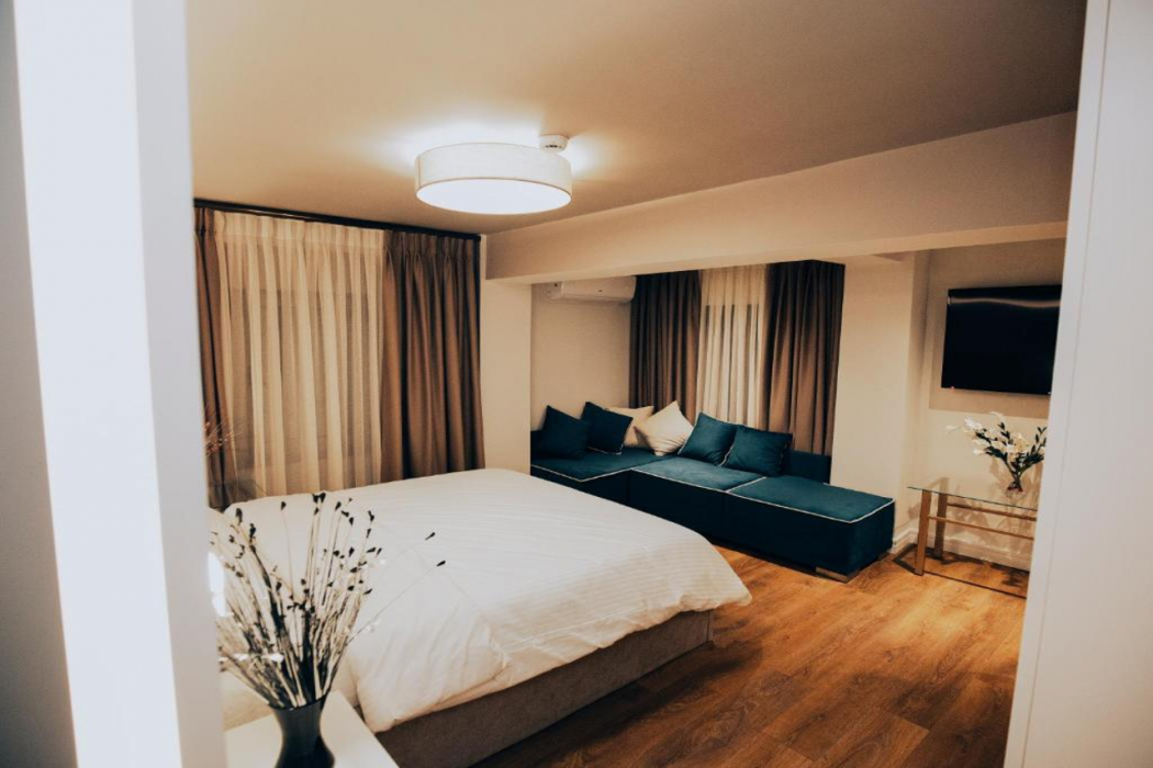 Hotel Romeo 17/59