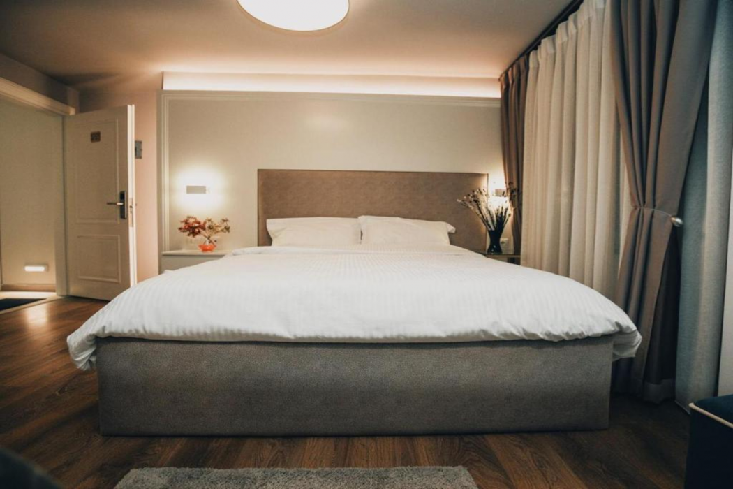 Hotel Romeo 16/59